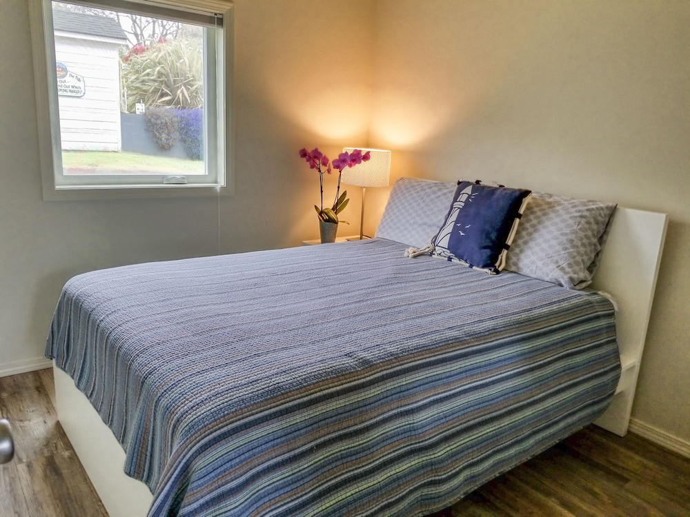Newly Renovated,immaculate Ocean View Cottage. Walking Distance To The Beach! - 오리건