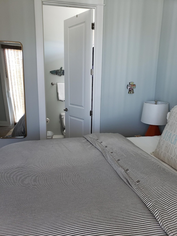 Cottage With Beach View, Short Walk To Beach. Sleeps 9/pool/charcoal Grill - Foley, AL
