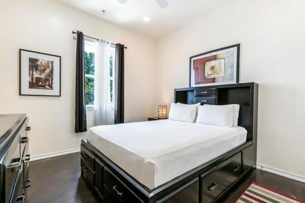 15% Off Monthly |10% Off Weekly-carondelet Street Cozy Condos - New Orleans, LA