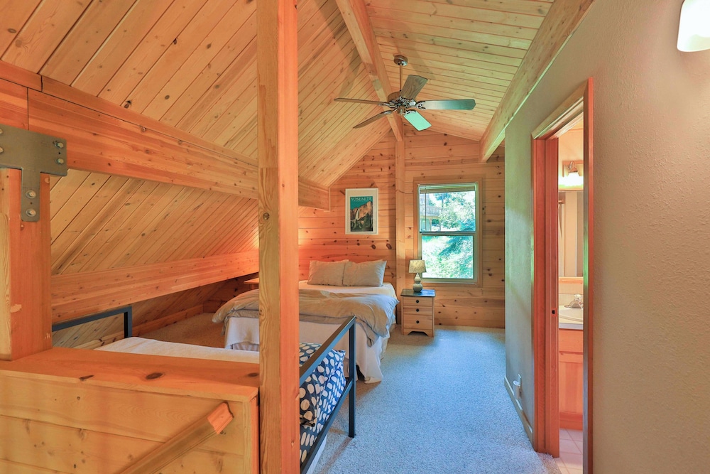 Leavenworth Cabin with Hot Tub - Near Stevens Pass! - Washington