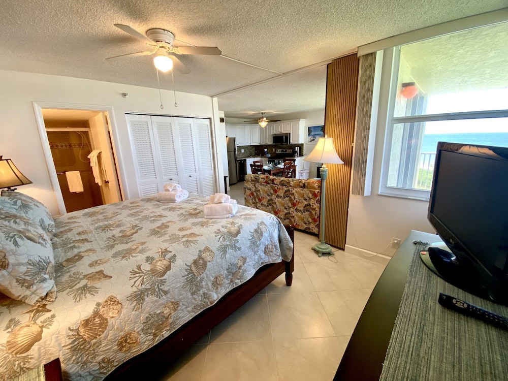 Opens April 2024 ! Eb&tennis #406a- Private Beachfront Condo With Balcony - Fort Myers Beach