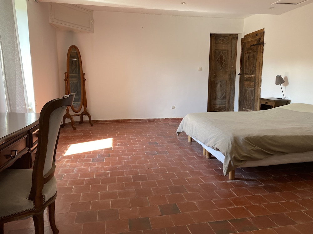 16th Century House In The Heart Of The Luberon In Bonnieux 5 Bedrooms 5 Bathrooms - Roussillon