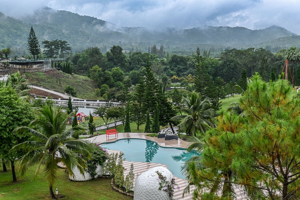 Swiss Valley Hip Resort - Suan Phueng District