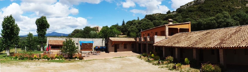 Tantaka - Albergue De Los Meleses - Hostel - Alquézar