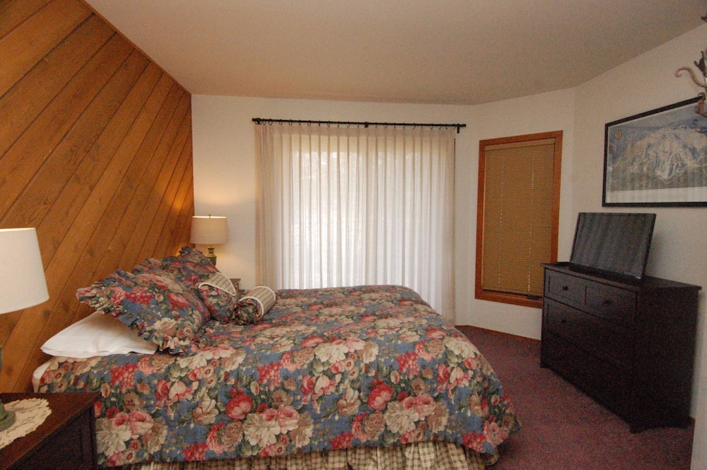 Snowcreek Resort Vacation Rental #456 - Mammoth Lakes, CA