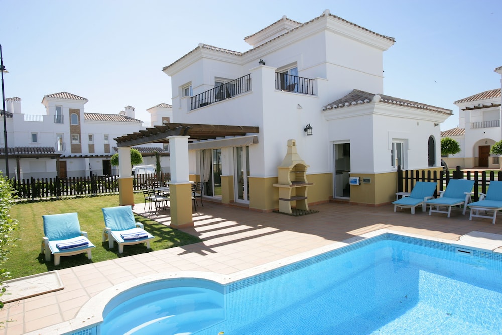Modern, Comfortable, Family Friendly Villa Situated On Golf Resort With Pool - Torre-Pacheco