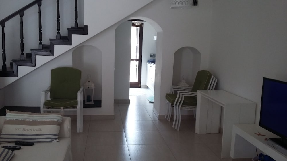 New 2-level Detached House Located In A Quiet Residence Close To Services - San Felice Circeo