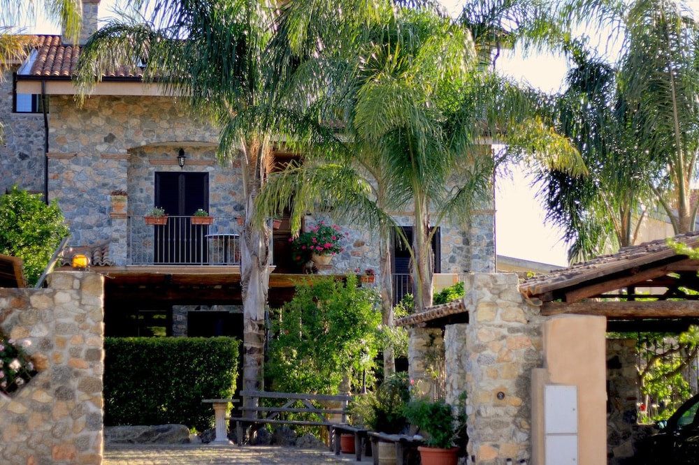 Villa Basilio Accommodation - Ricadi