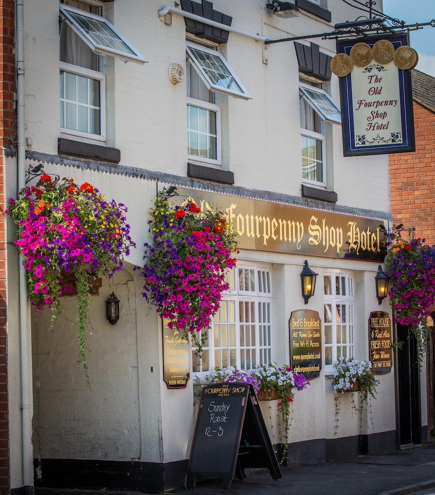 The Old Fourpenny Shop Hotel - Warwick