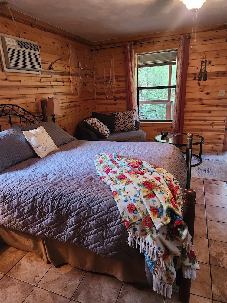 Redbud Cabin, 200 Feet From The River - Table Rock Lake