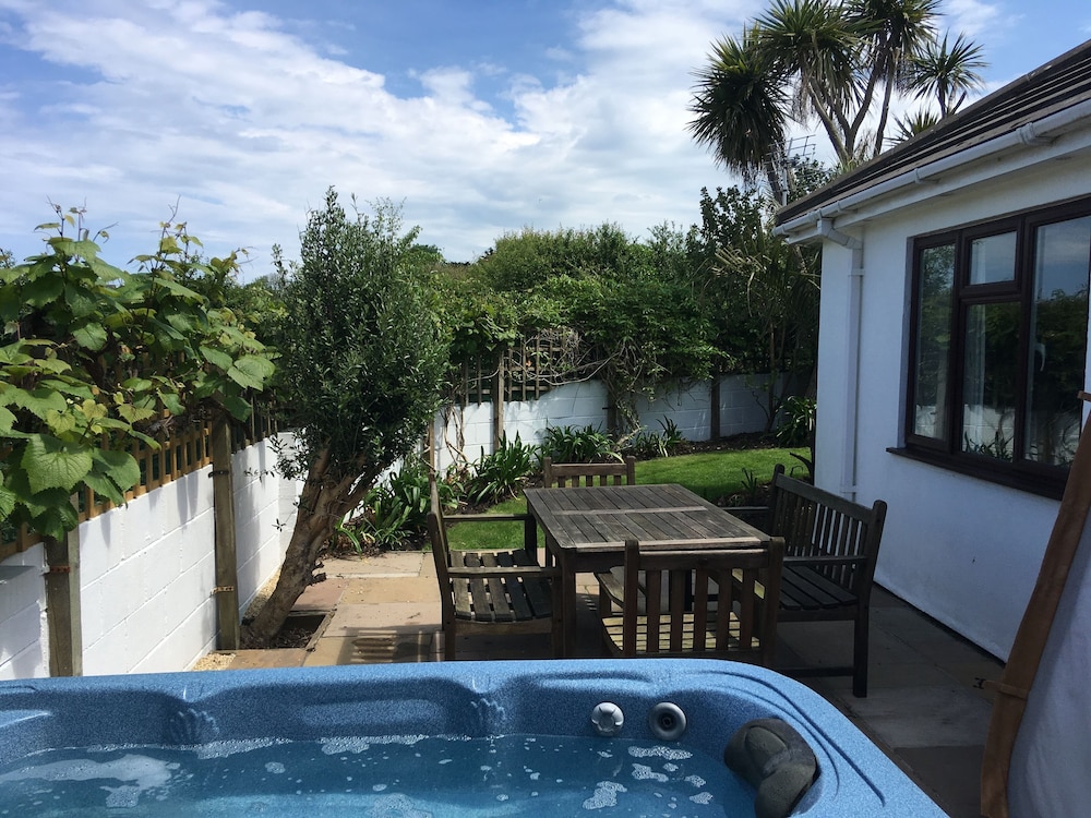Beautiful Ground Floor Apartment With Sun Terrace, Garden And Hot Tub - Cornwall