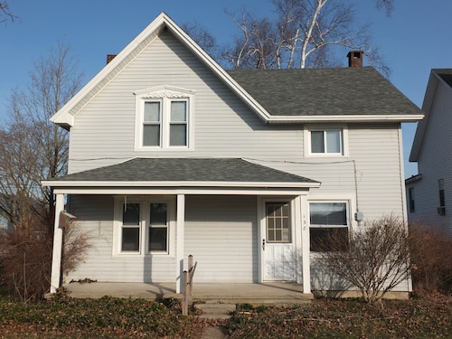 Centennial House - Lakeview!  Great Location In Downtown Beulah! - Frankfort, MI