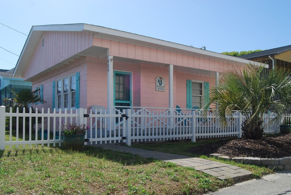 Mermaid Manor 2 Bedroom Cottage By Redawning - South Carolina
