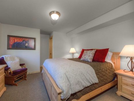 Mirror Lake, Gallatin Gateway airbnb, hotels and vacation rentals