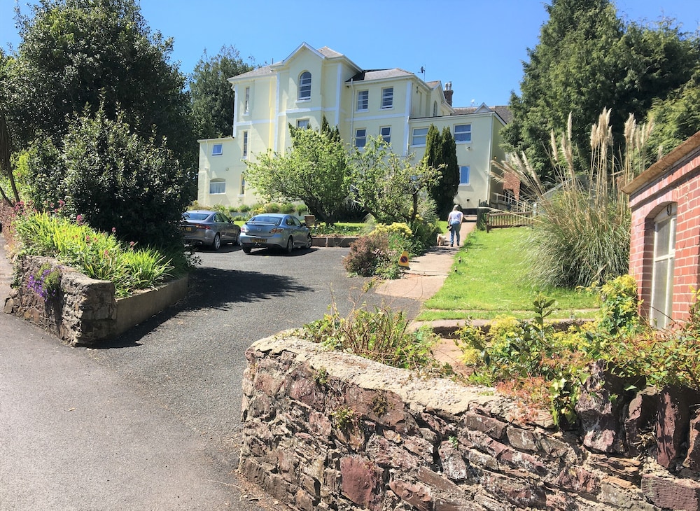 Chelston Dene Holiday Apartments - Oyster Cove