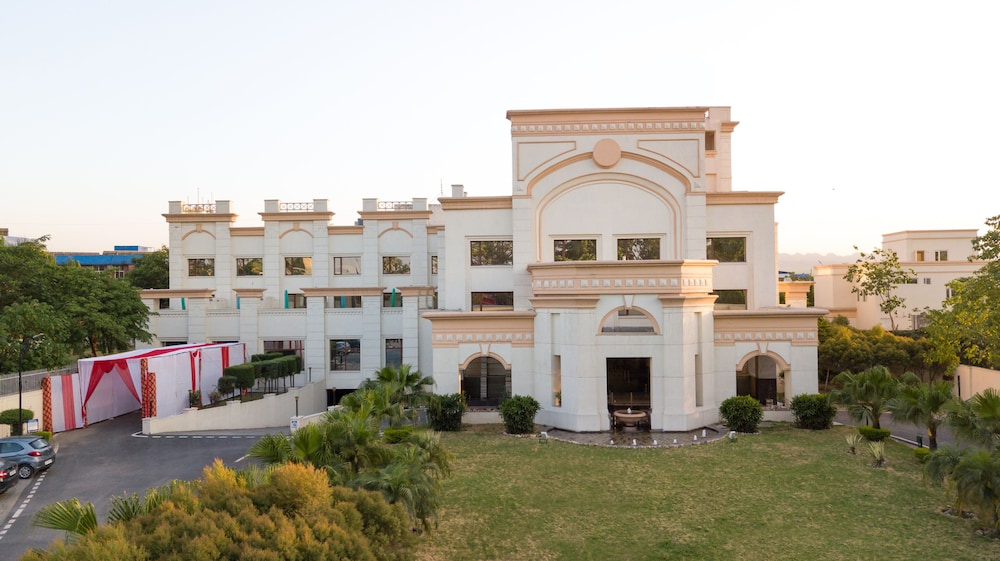 The Competent Palace Hotel - Uttarakhand