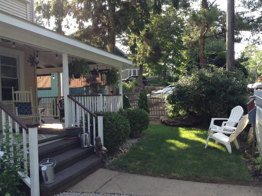Cozy  Home  Near Private Beach , Close To New Haven Area Colleges   Hospitals - New Haven, CT