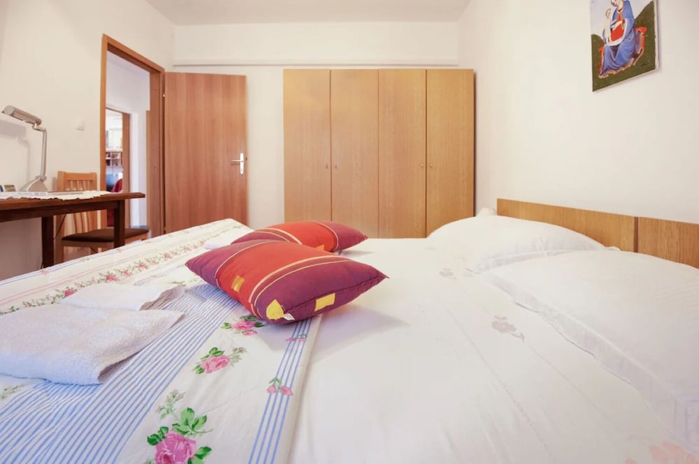 Apartment Tomi - With Large Terrace (60m2):  - Trogir, Riviera Trogir, Croatia - Trogir