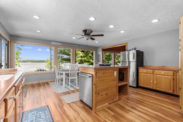 Outstanding Lake Home With Wonderful Sunsets, Hard Sand Shore On Full Rec Lake - Spring Lake, WI