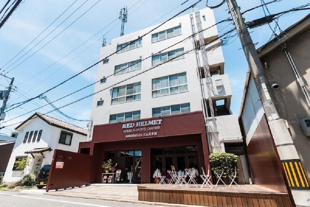 Red Helmet House＆sports Bar Hiroshima - Hostel - Hiroshima