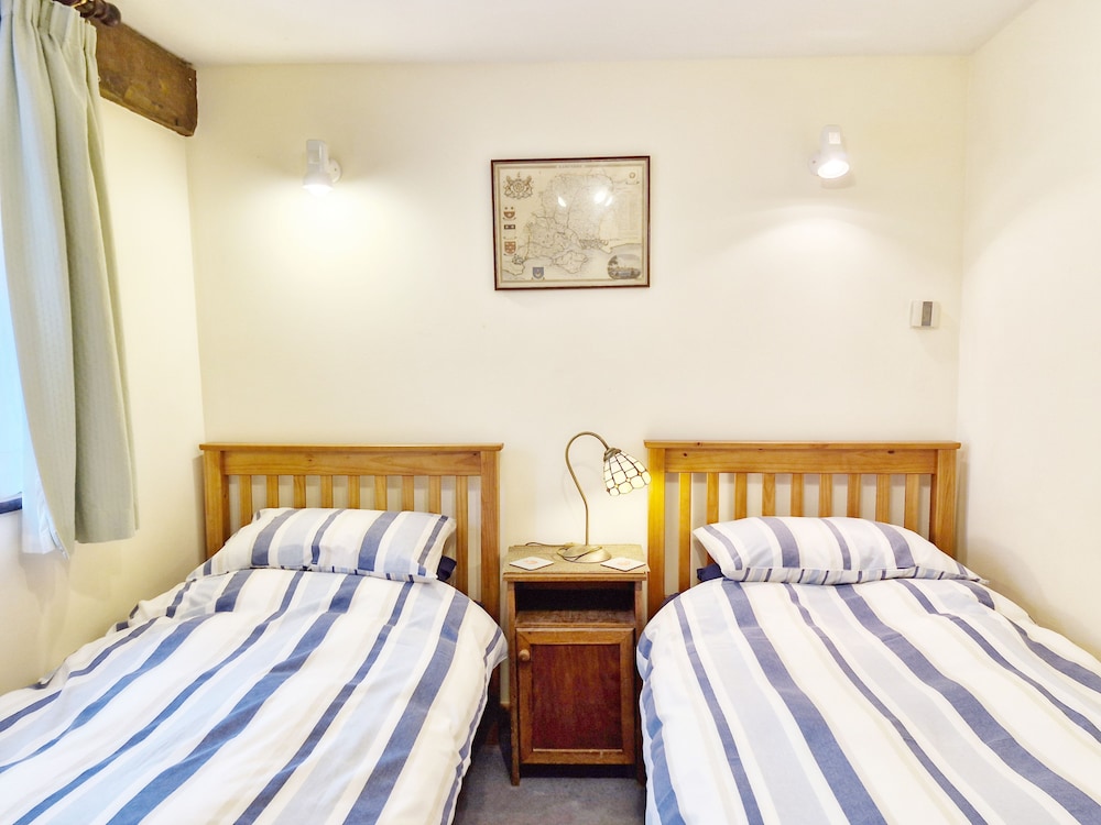 The Parlour -  A Barn Conversion That Sleeps 4 Guests  In 1 Bedroom - Petersfield