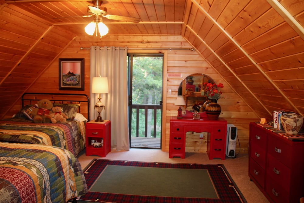 Beautiful Cabin Nestled In The Whispering Aspens Of Island Park, Idaho.  5 Star! - 艾蘭帕克