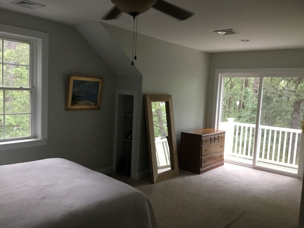 Off Season! Cape House In Lovely Quiet Neighborhood Available Monthly. Oct-may - Mashpee Pond, MA