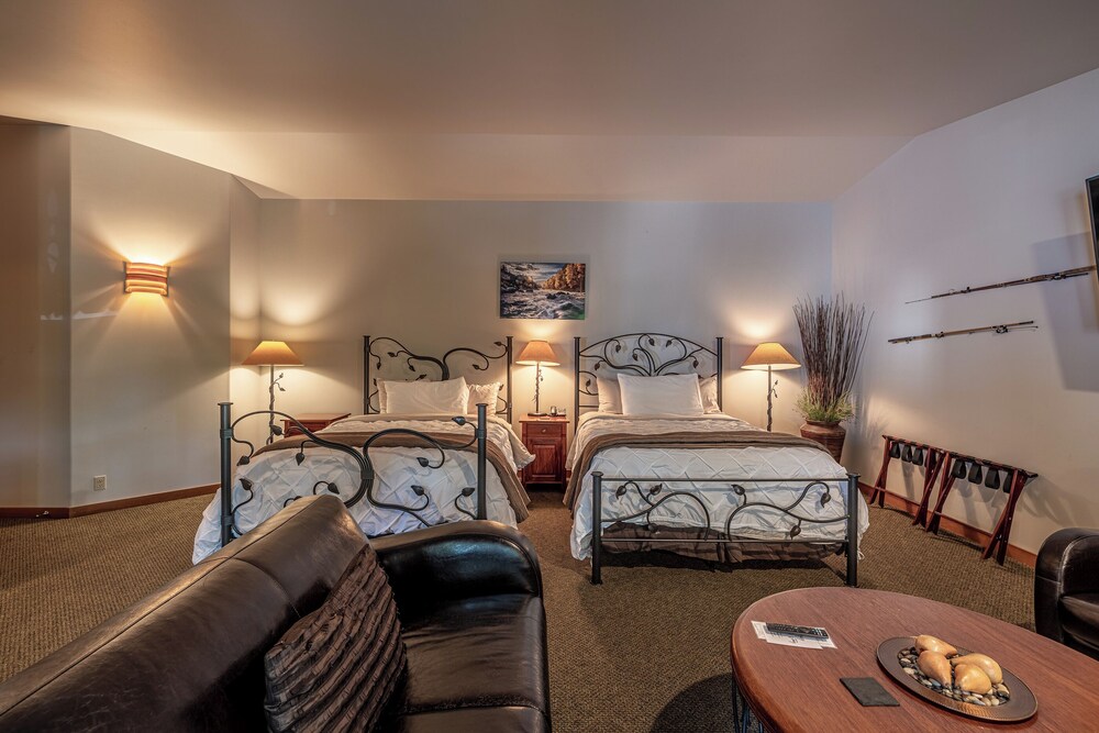 Autumn Suite ~ 2 Queen Beds ~ Mountain Views ~ Downtown Leavenworth - State of Washington