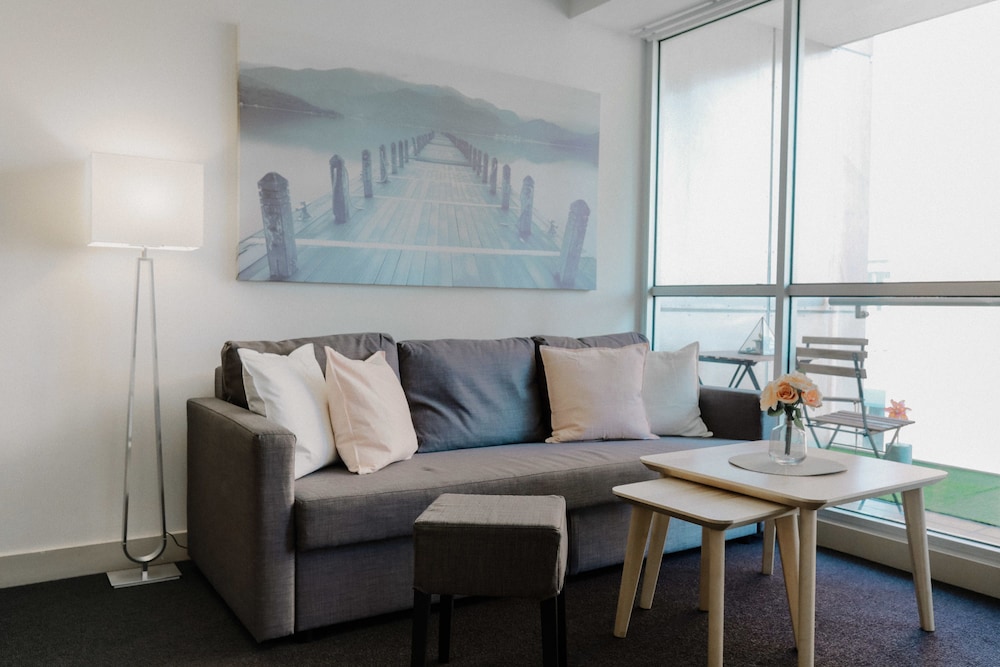 Absolute Collins Two Bedroom  Apartment - Williamstown