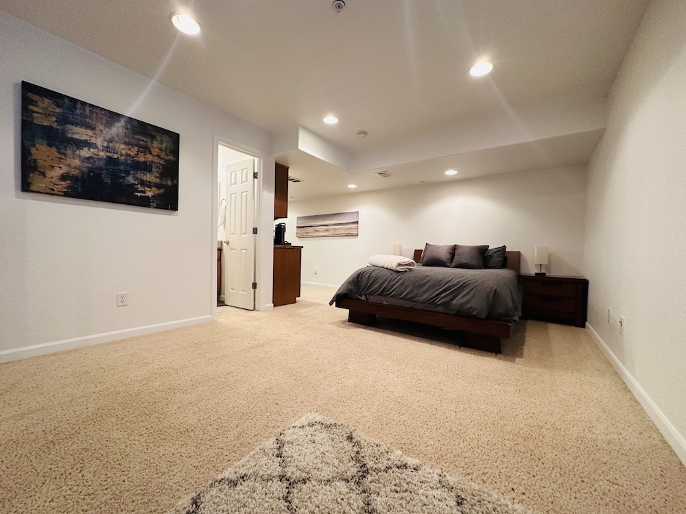 Modern 3 Bedroom Townhome, 3.5 Bathrooms, 2 Cars Garage With Level 2 Ev Charging - Arrowhead, CO