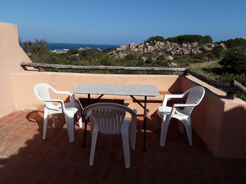 Residence Calarossa, Sardaigne, Maison Avec Belle Terrasse Panoramique, Mer 300mt - Badesi