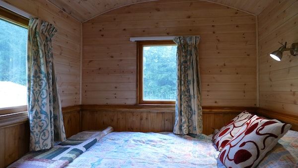 Shepherds Hut "Jessica" In Fantastic Location - North Wales