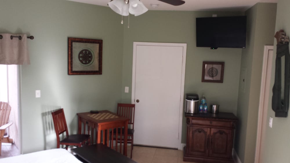 Studio Steps From Heated Pool! - Port St. Lucie, FL