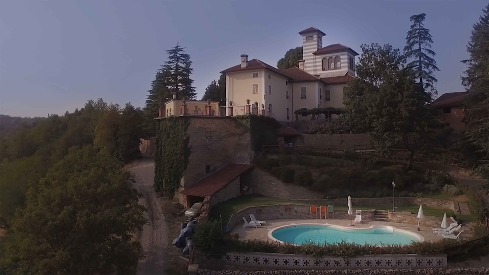 Appartement Pour 2 + 2 Personnes Dans La Maison D'hôtes De Castello Di Grillano - Ligurie