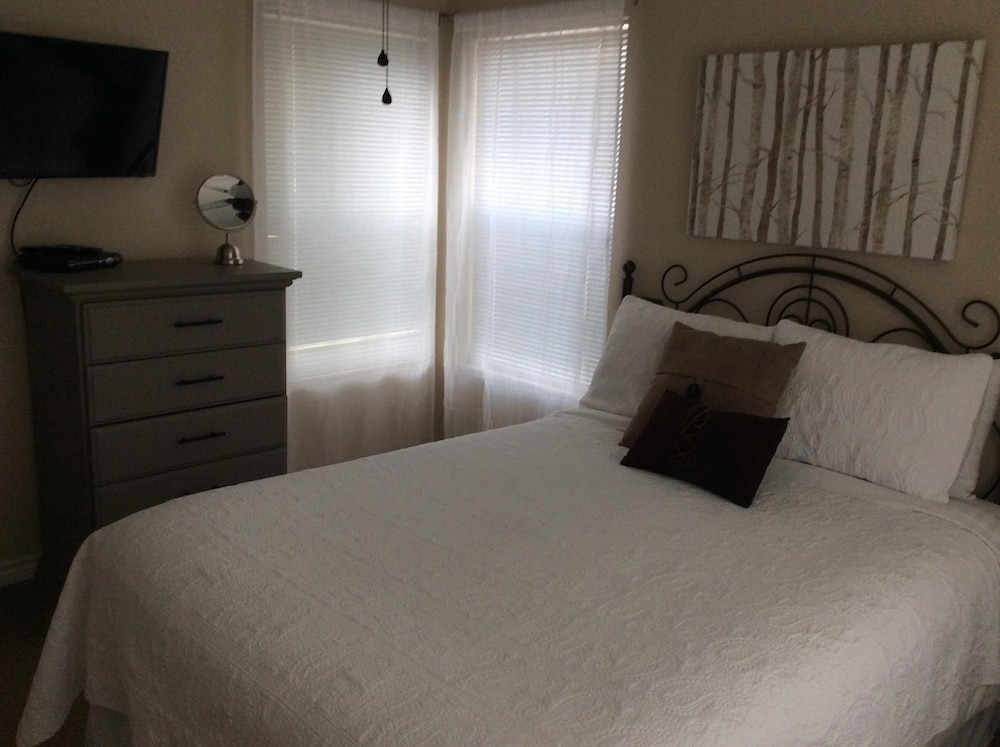 Cozy, Comfy, Cutie!  Book Now For Spring And Summer!  2bd, 1.5 Bath, Free Wifi - Corpus Christi, TX