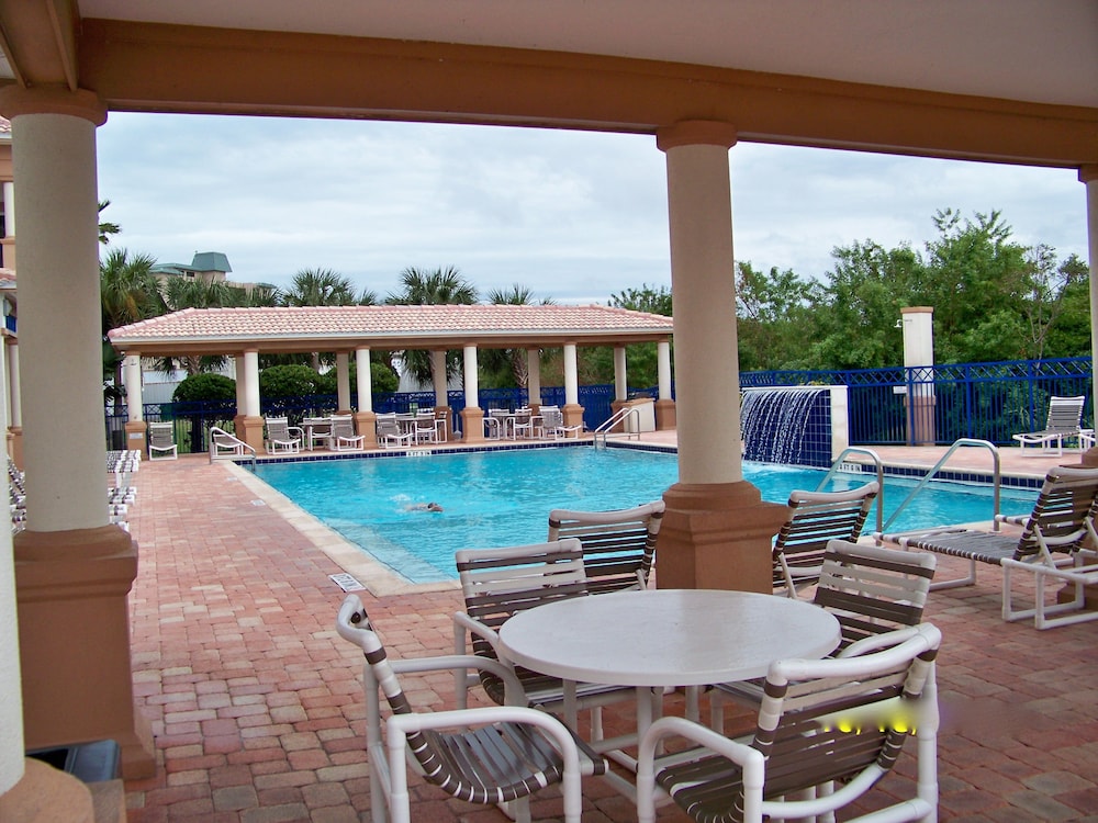 Award Winner ! Exquisite Family Retreat 3/2 In Beautiful Resort-style Complex - Edgewater, FL