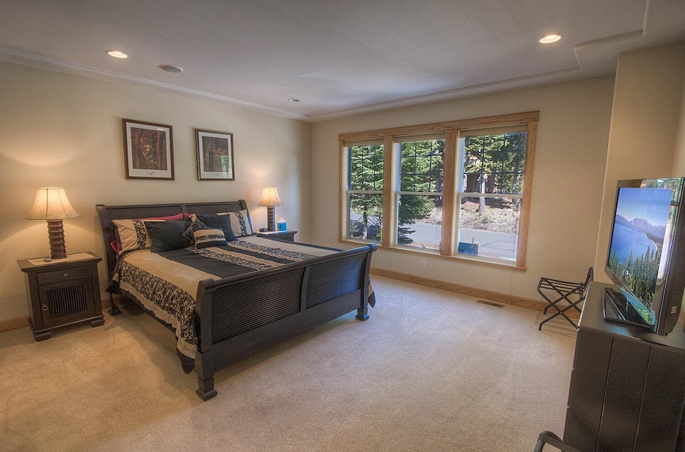 Lake View Luxury Home, W/hot Tub, Bbq, Deck, Fireplace, Woodsy, (Nsh1050) - Kings Beach, CA