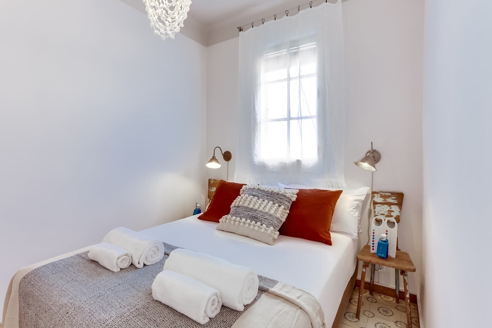 Rosemarine I - Two Bedroom Apartment, Sleeps 3 - La Barceloneta