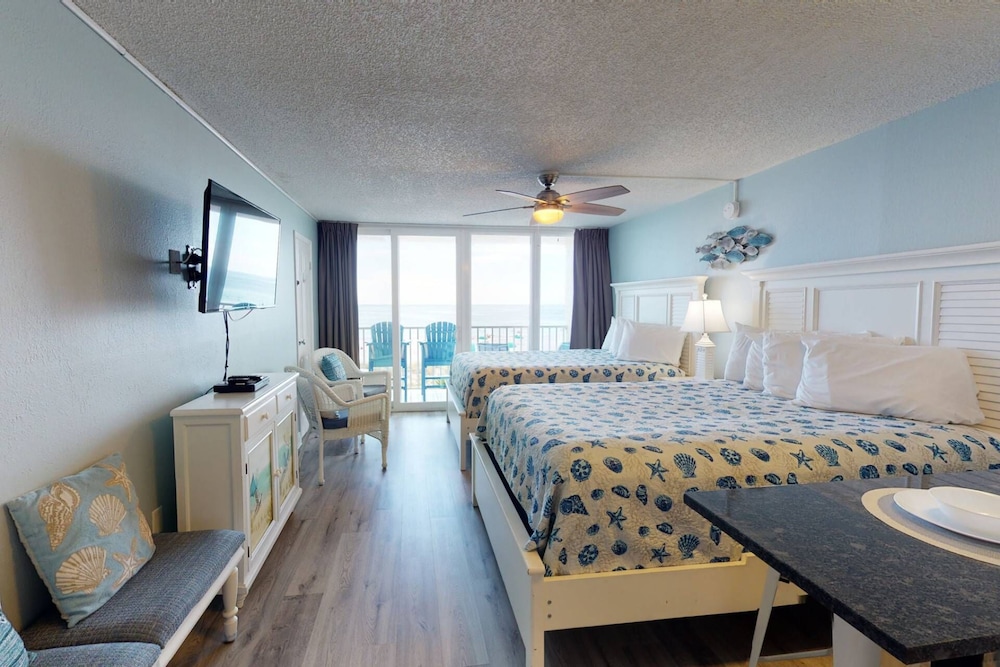 Relax On Your Private Beachfront Balcony.  Fresh And Comfortable.  Great Family Value! - Treasure Island, FL