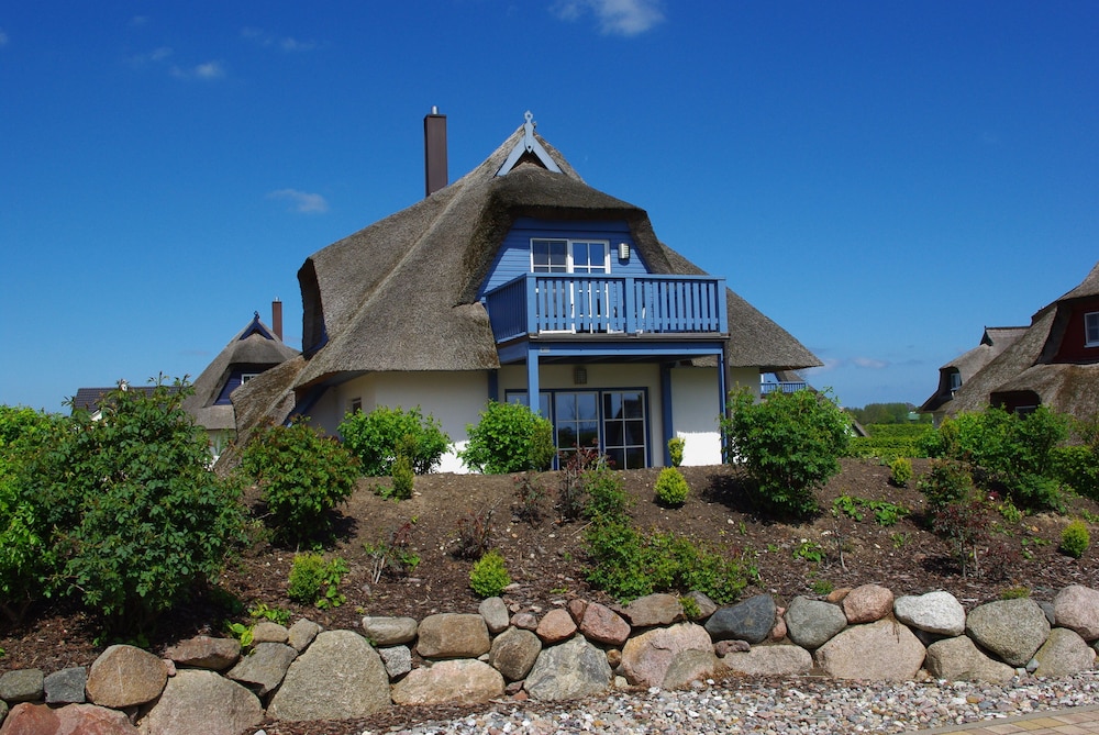 Family-friendly House Under Thatch, Sauna, Fireplace, Bicycles, Pets Welcome - Zinnowitz