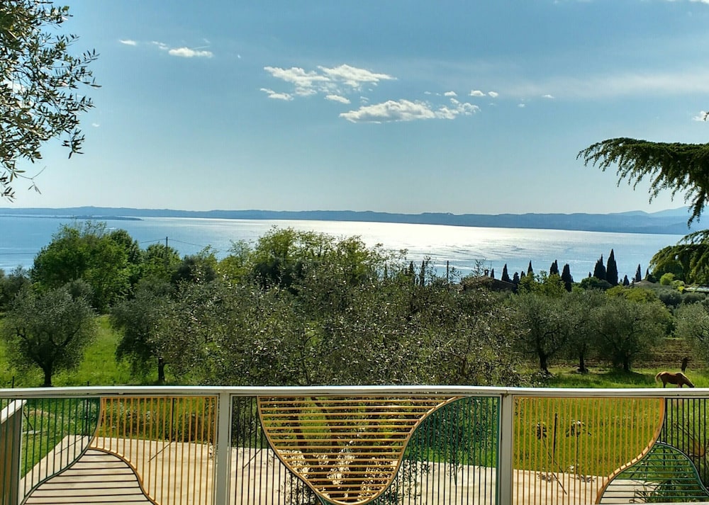 Appartement Met Een Panoramisch Uitzicht Op Het Gardameer - Garda