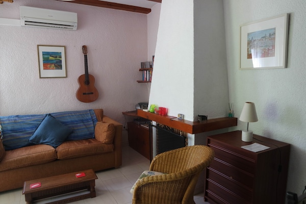Ground Floor Apartment Set In Beautiful Gardens With Pool, Free Wifi And Aircon - Denia