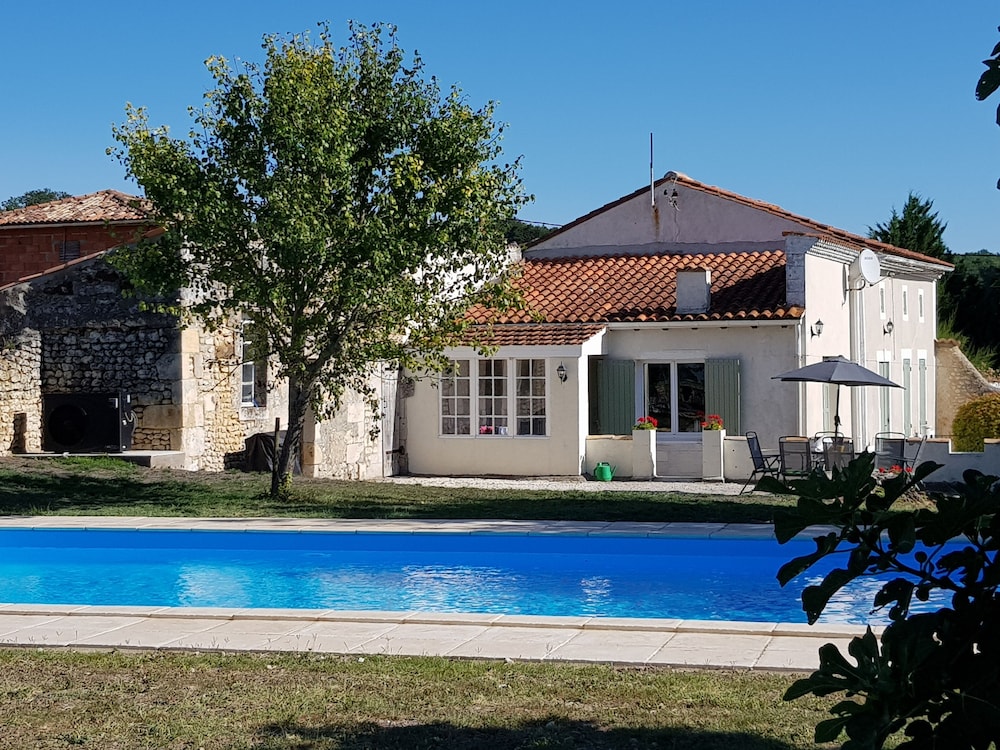 Maison Rossignol: Nr De Rivier De Gironde Met Nieuw Verwarmd Zwembad Op Een Idyllische Locatie - Mirambeau