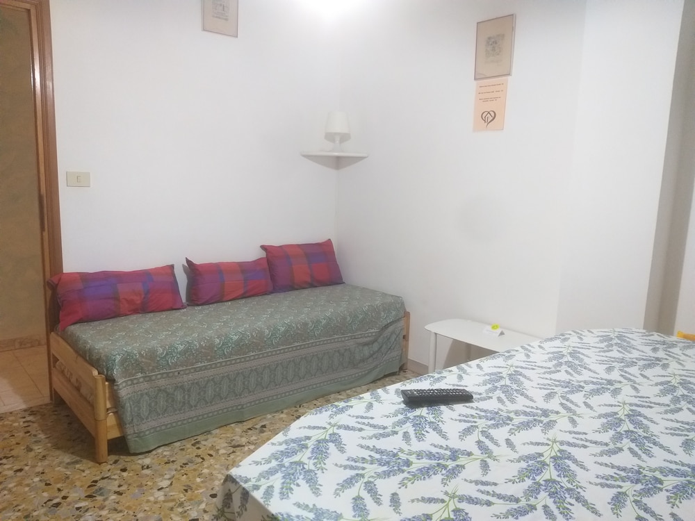 In The City Center, Comfortable Apartment Sea View Garage  Pets Allowed Wifi - Sanremo