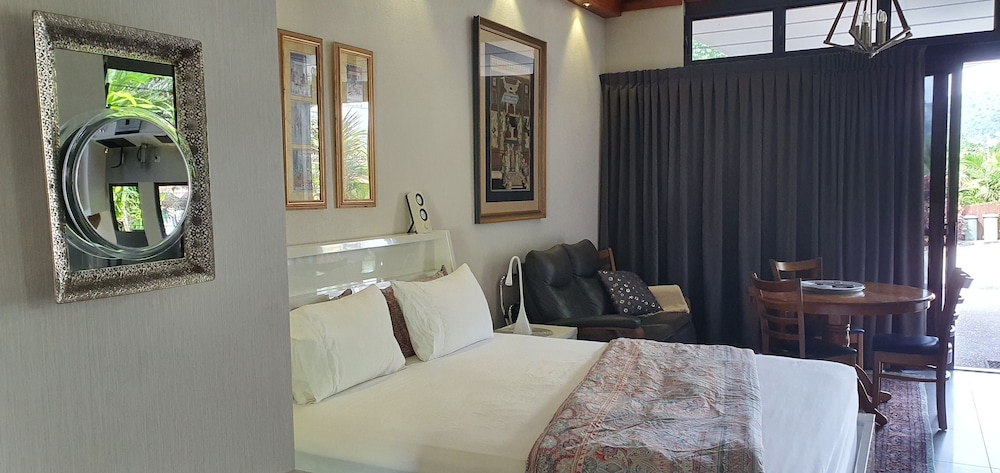 Self Contained Studio Suite Guest House, Pool, Great Location Smithfield, Cairns - 퀸즐랜드 주