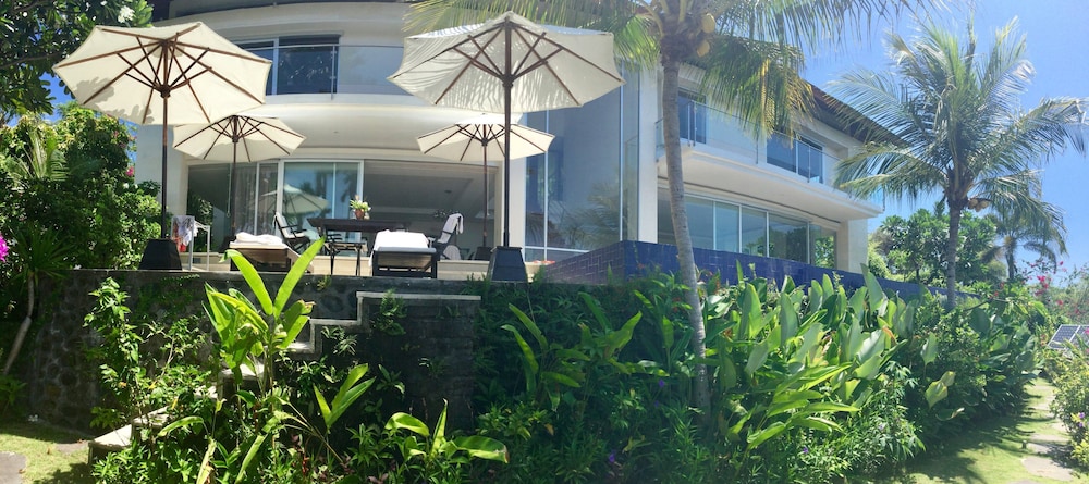 Luxury Villa By The Sea, Tropical Garden, Pool, Stunning View, Amazing Staff - Karangasem