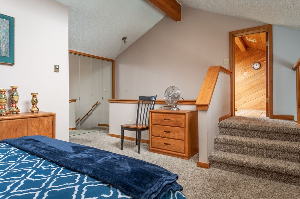 First Class  Summit Village Condo 3 Bedroom;5 Beds; 4 Baths; Great Location!! - Torch Lake, MI
