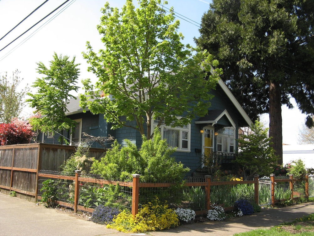 Location! Location! Location! Easy Access To Everything Eugene, Arts To Outdoors - Oregon