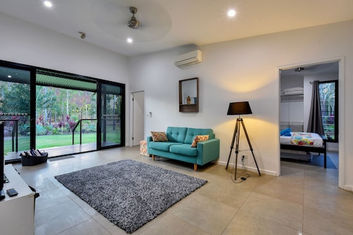 Tv Featured - Tropical Oasis Holiday Home - Darwin Nt - Livingstone