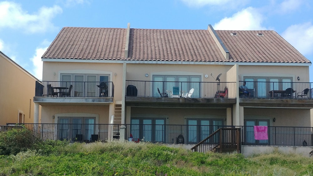 3 Bedrooms Townhouse W/ocean View Right On The Beach - South Padre Island, TX